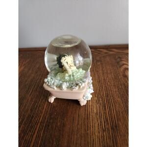 Rare 1999 Betty Boop #6808 Bubble Bath Figurine 4" Tall Snow Globe Retro Vtg Art